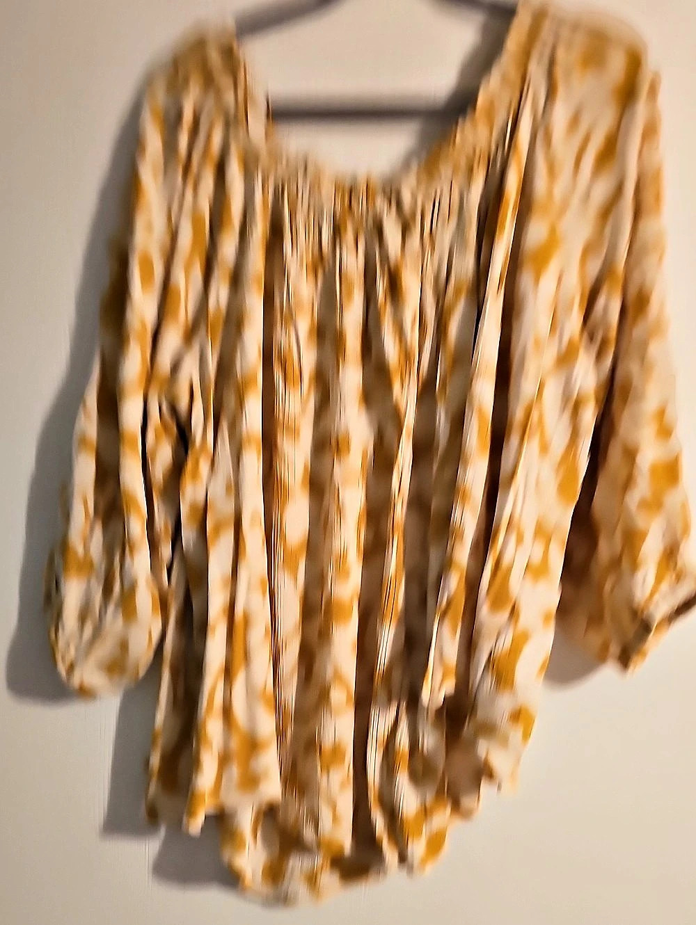 Terra & Sky Abstract Print Blouse in Yellow & White Like New 2X